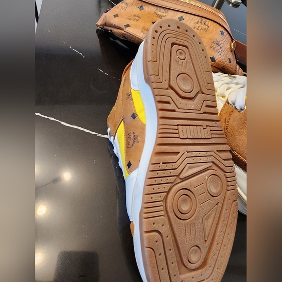 Authentic MCM RUNNER SHOES - Picture 6 of 8